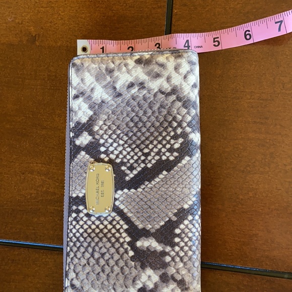 Michael Kors Wallet - Picture 7 of 7